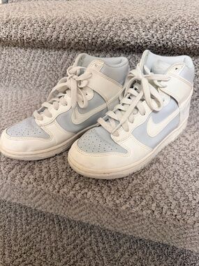 Nike Mid-Top Sneakers in White and Light grey